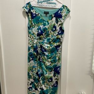 Women’s sleeveless floral print dress size 10